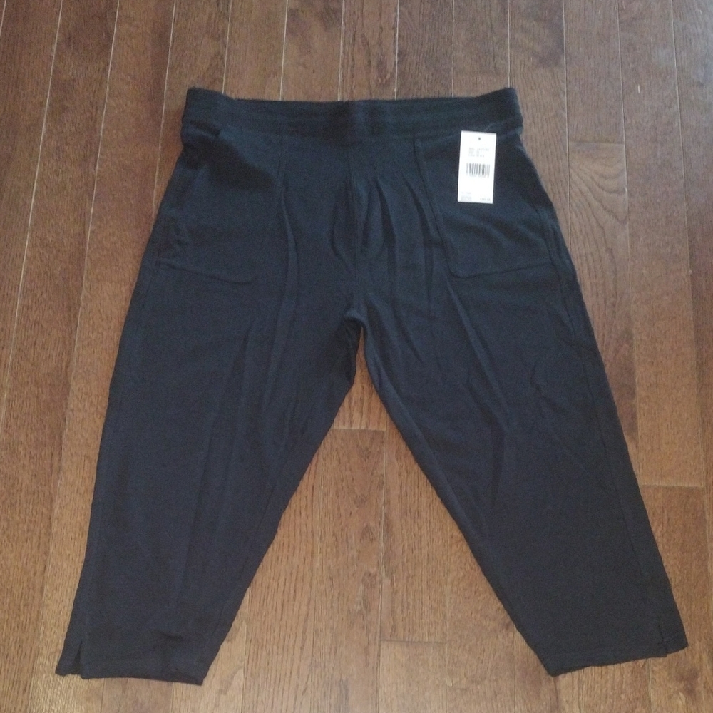 NWT Kiwi Fresh Black Cropped Pants